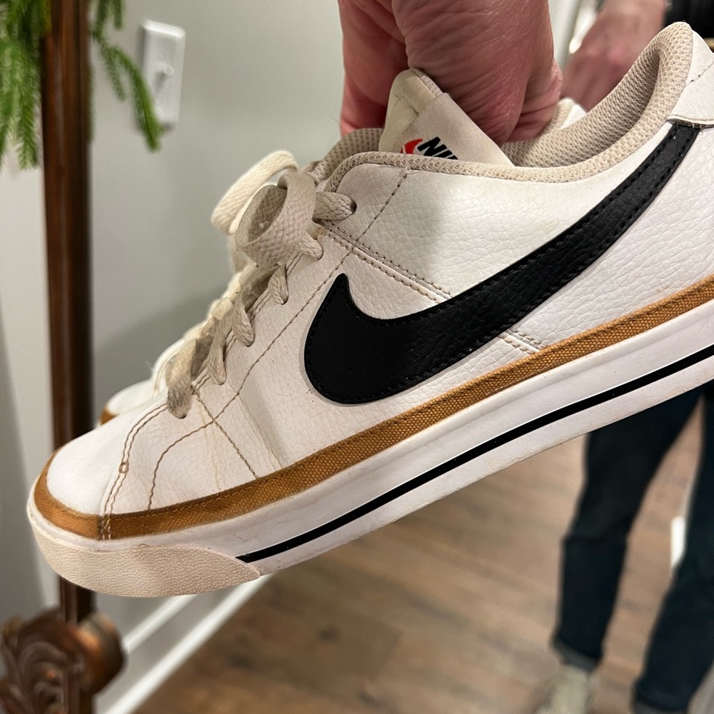 Women’s Nike legacy size 9 well loved but plenty of wear left!
